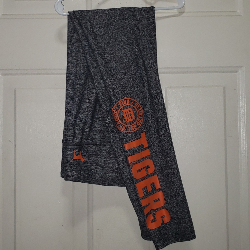 VS Pink ultimate yoga leggings